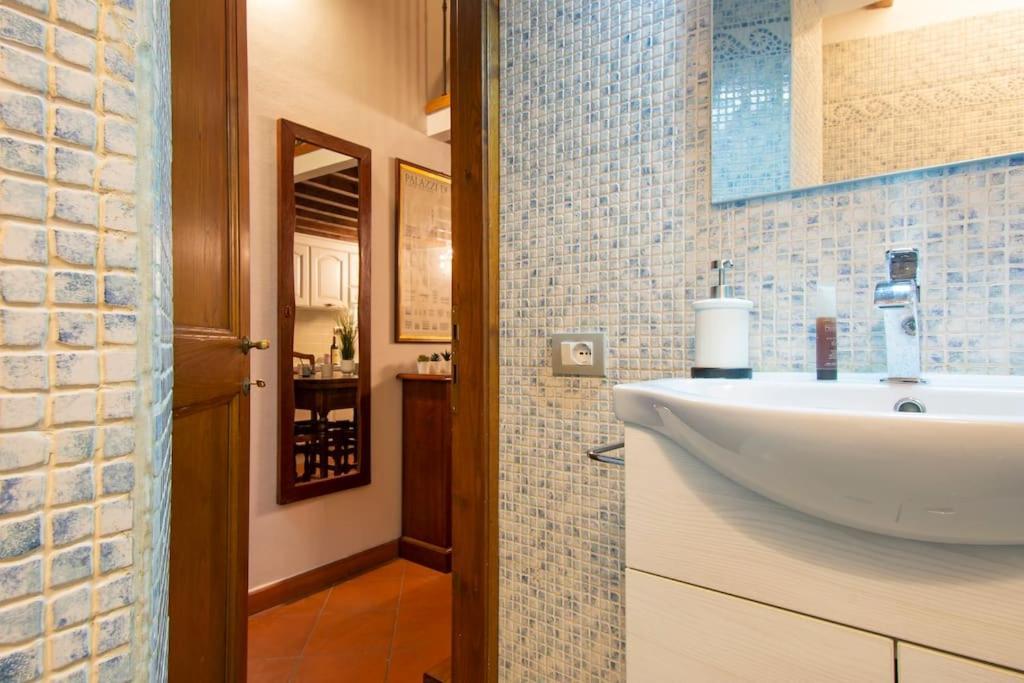 Апартаменти Demedici Apt W/ 2Br 1' Walk Uffizi & Ponte Vecchio Флоренція Екстер'єр фото